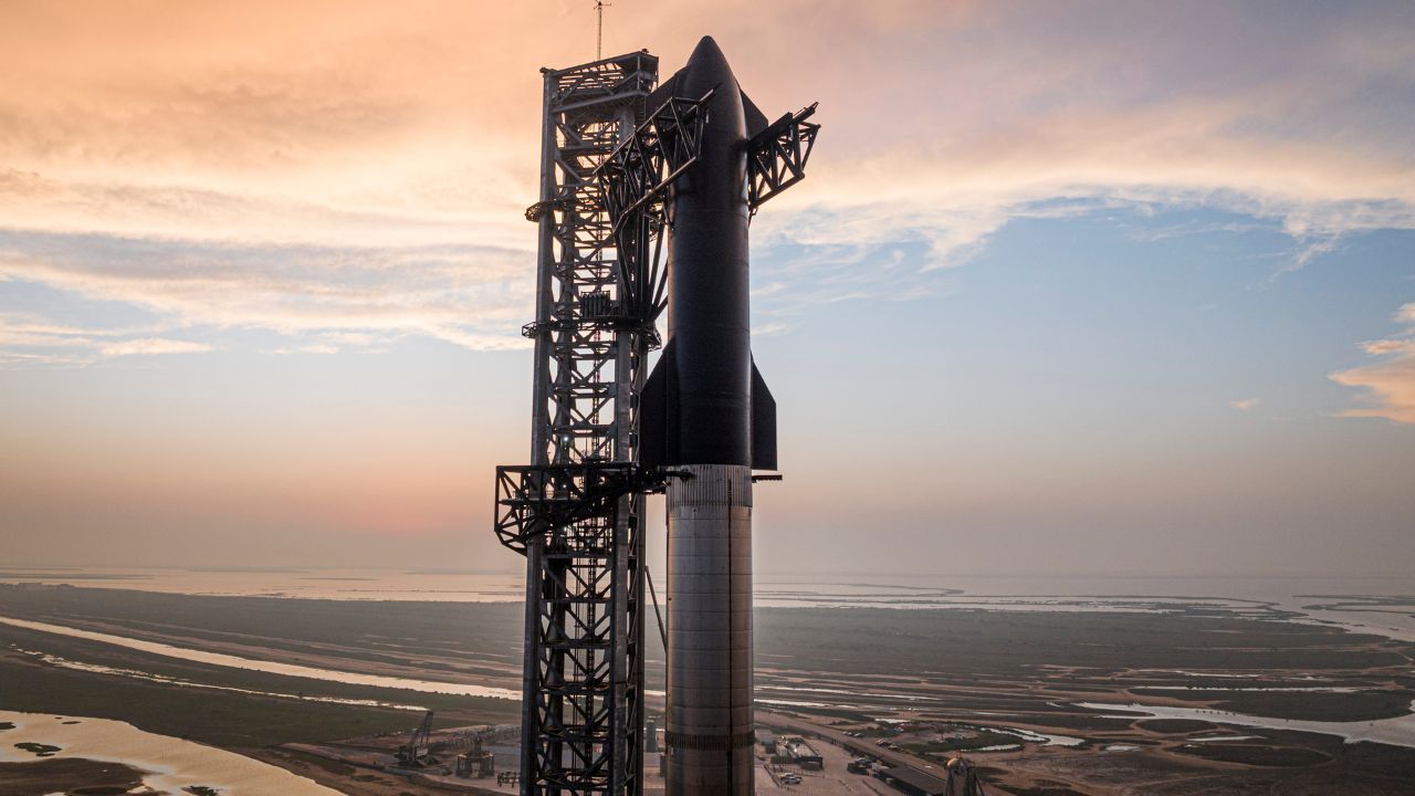 
      SpaceX prepara 13º voo do maior foguete do mundo para quinta
    