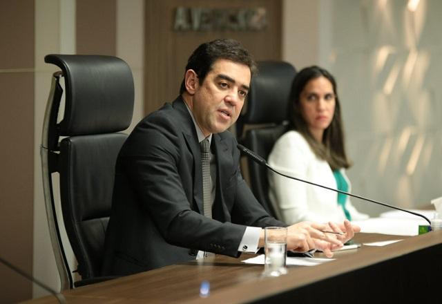 Bruno Dantas fala ao microfone na sessão plenária desta 4ª feira (20.ser) (Divulgação/TCU)