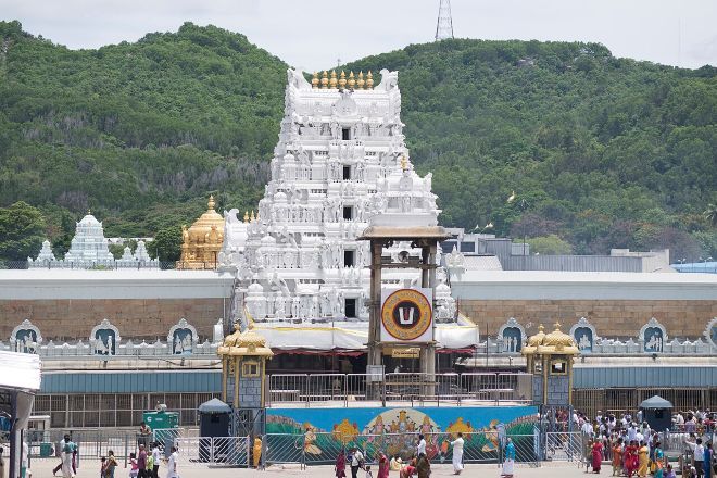 Incidente ocorreu quando os fiéis se aglomeravam no templo Sri Venkateswara Swamy (foto) | Nikhil B/Wikimedia Commons