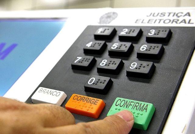 Nas zonas eleitorais com até 15 mil seções, serão escolhidas 23 seções, sendo as 20 primeiras urnas submetidas ao Teste de Integridade | Reprodução/TSE