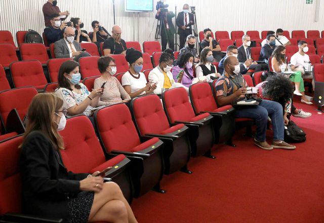 TSE recebe influenciadores digitais
