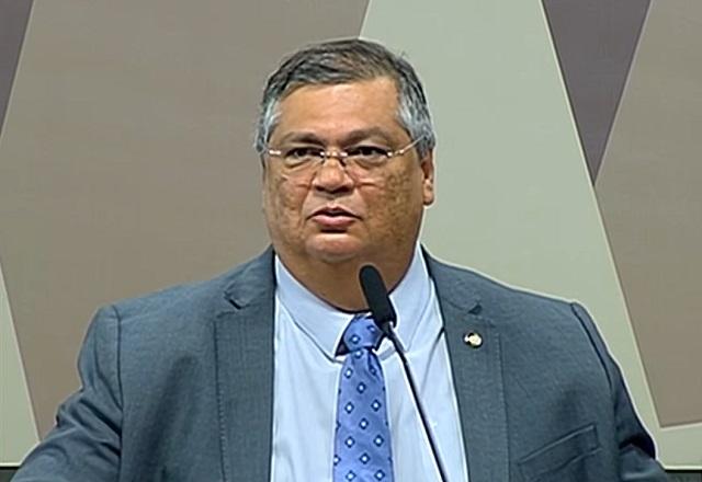 Flávio Dino fala ao microfone (Reprodução/TV Senado)