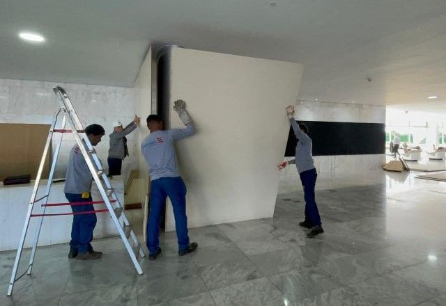 Tapumes retirados da galeria de ex-presidentes no Planalto | Iasmin Costa/SBT News