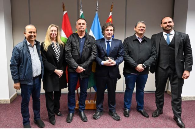 Tarcísio participa de evento da extrema-direita com Bolsonaro e Milei