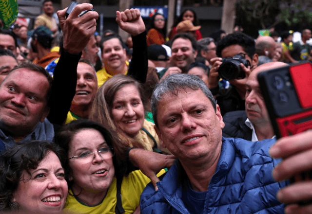 Tarcísio participa de evento em apoio ao ex-presidente Jair Bolsonaro, em São Paulo | Foto: reprodução/Reuters 