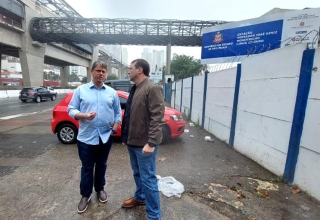 Tarcísio de Freitas visita obras do Metrô