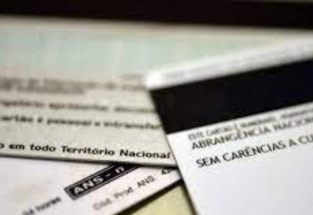 Procon-SP aponta diferenças de até 452% para uma mesma tarifa bancária Procon-SP aponta diferenças de até 452% para uma mesma tarifa bancária