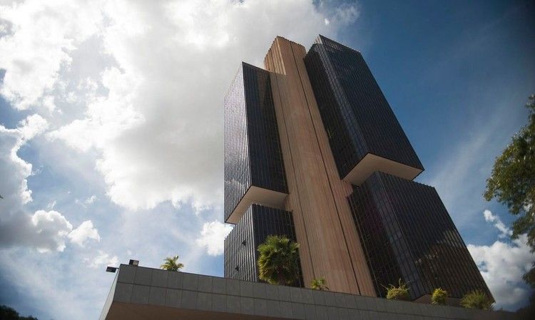 Taxa básica de juros deve cair; saiba como isso impacta a sua vida