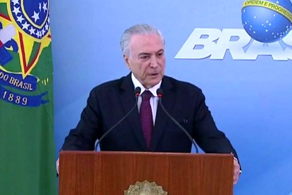 Temer ouve gritos de protesto em entrega do Minha Casa, Minha Vida