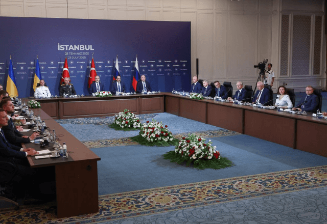 Rússia e Ucrânia concordam em trocar prisioneiros civis em nova rodada de negociações na Turquia