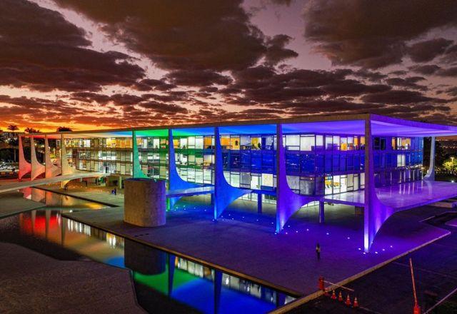 Termo foi assinado durante cerimônia que celebrou o Dia Internacional do Orgulho LGBTQIA+ | Ricardo Stuckert