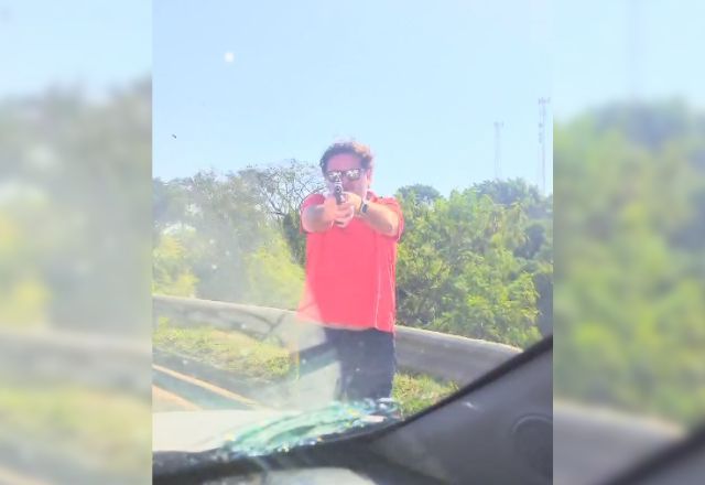 Motorista armado dispara contra veículo durante discussão de trânsito | Reprodução/Redes Sociais