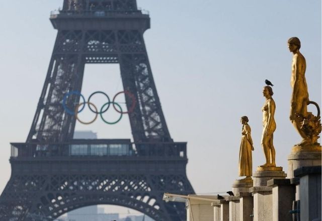 Torre Eiffel com o tema da olimpiada | Reprodução/Prefeitura de Paris