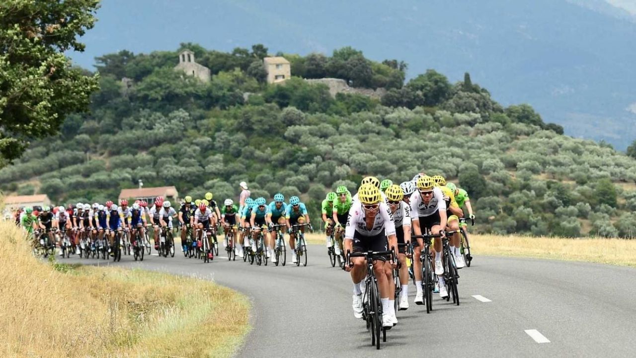 Imagem da notícia: Incêndio deixa etapa do Tour de France sem público na França Imagem da notícia: Incêndio deixa etapa do Tour de France sem público na França