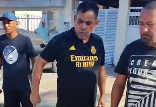 Um dos funcionários agredidos, de 19 anos, conseguiu gravar parte da confusão | Reprodução