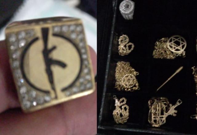 Operação contra tráfico de armas apreende joia com desenho de fuzil Operação contra tráfico de armas apreende joia com desenho de fuzil