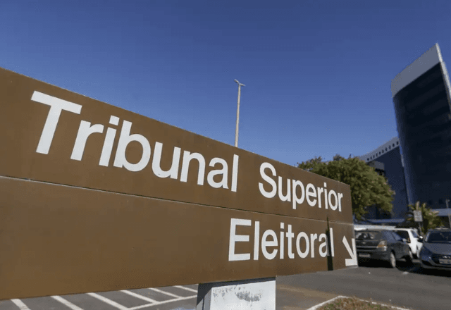 TSE cobra ações preventivas de big techs contra robôs e IA TSE cobra ações preventivas de big techs contra robôs e IA