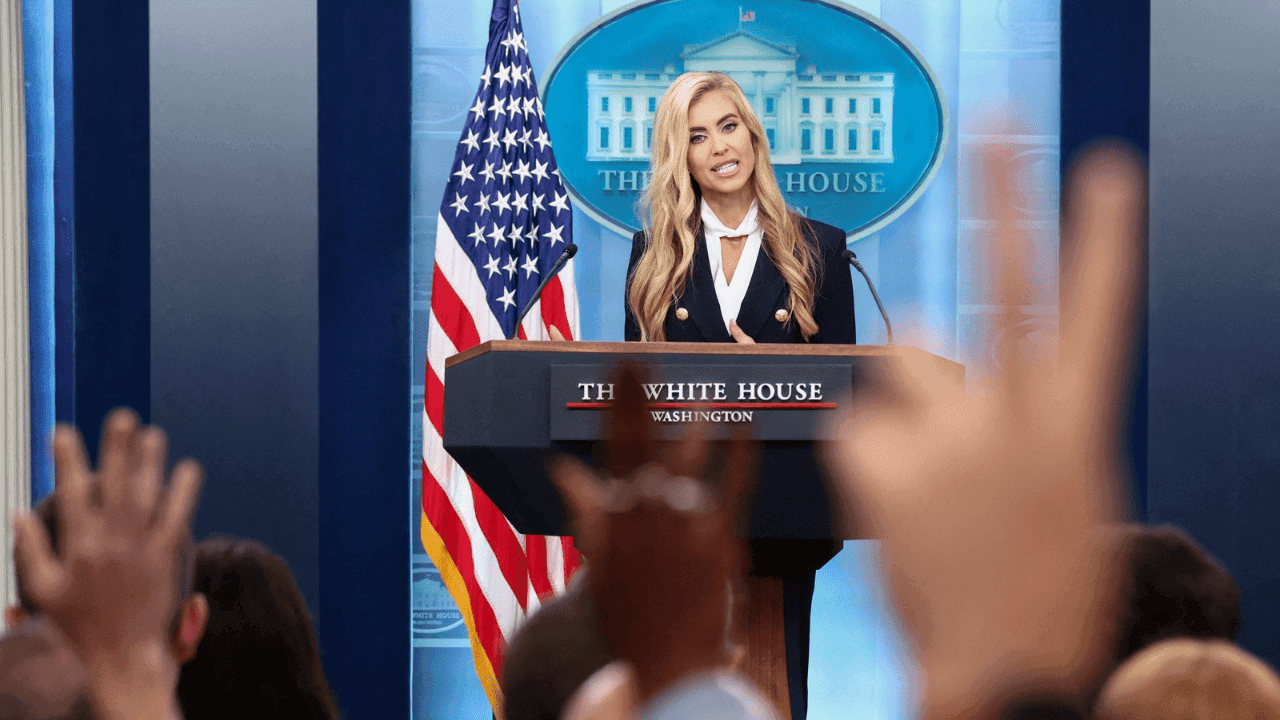 Trump demite porta-voz da Casa Branca após 5 dias no cargo