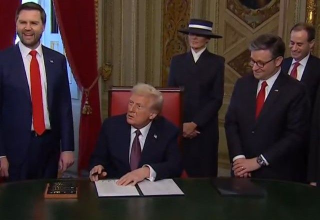 Trump e Vance no dia da posse presidencial nos EUA | Reprodução/YouTube