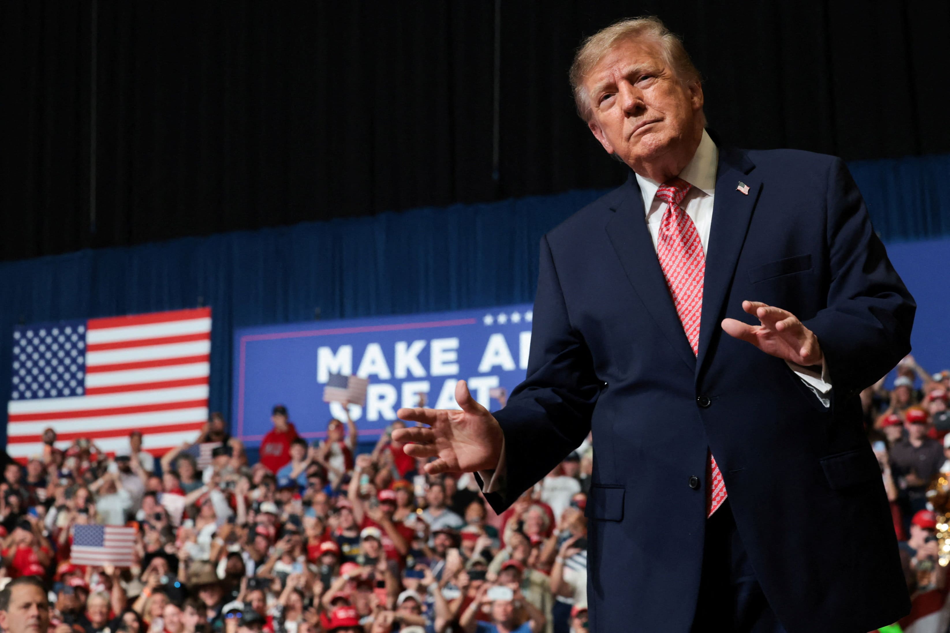 Trump: EUA "arderão como a França" se democratas vencerem
