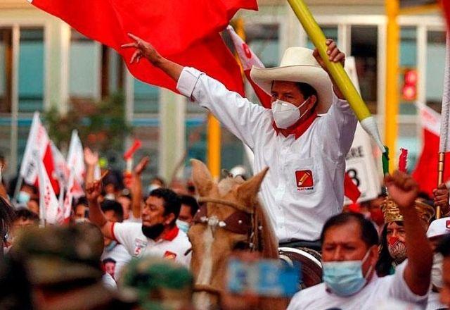 Castilho comemorou e já se considera vencedor da eleição presidencial no Peru | Reprodução/Twitter