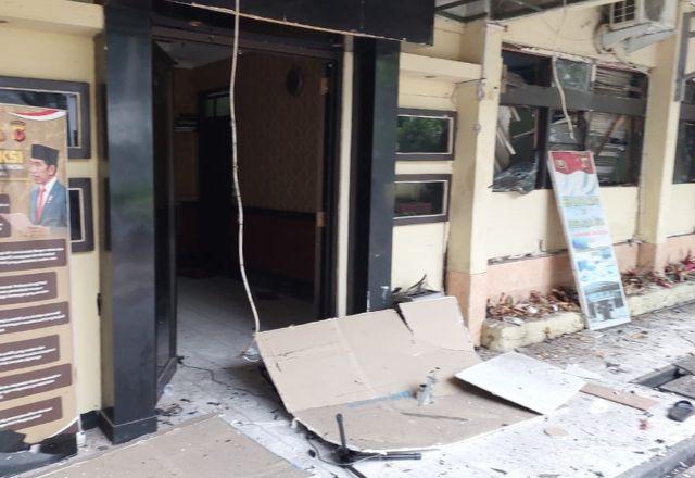 Homem teria levado duas bombas, mas explodiu apenas uma | Reprodução/Twitter