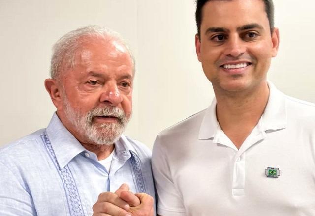 Deputado do PL cumprimentando Lula (Reprodução/Twitter)