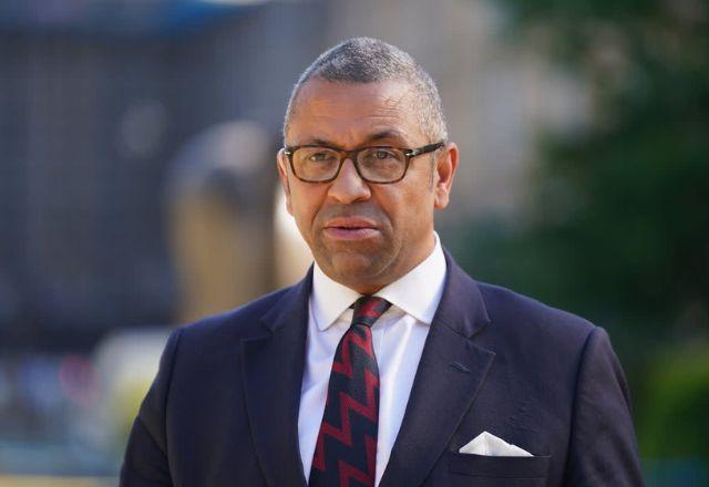 Ministro britânico classifica ataques russos como "atos desesperados" Ministro britânico classifica ataques russos como "atos desesperados"