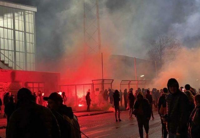 Protesto foi acompanhado por agentes policiais, mas não registrou atos de violência ou vandalismo | Reprodução/Twitter
