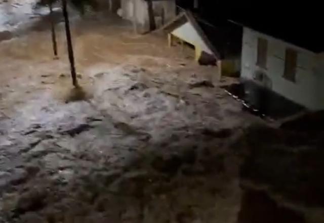 Ciclone no RS: prefeitura de Roca Sales pede que moradores subam no telhado (Reprodução/Twitter)