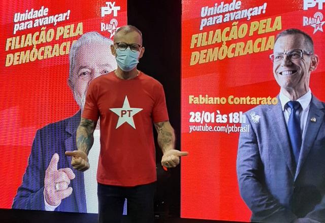 Senador Fabiano Contarato em evento de filiação ao PT (Reprodução/Twitter)