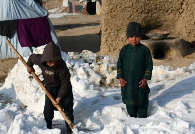 Nevascas, as mais fortes registradas nos últimos 10 anos, atingiram sobretudo moradores de áreas rurais | Reprodução/Twitter AfghanUrdu