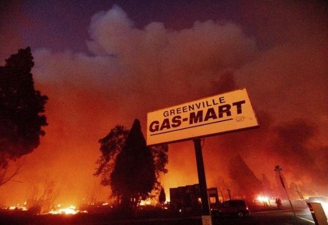 Chamas queimam há quase um mês consecutivo | Reprodução/Twitter CalFireUpdates