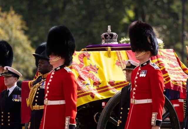 Elizabeth será enterrada ao lado do marido, Philip, na Capela de São Jorge | Reprodução/Twitter Royal Family