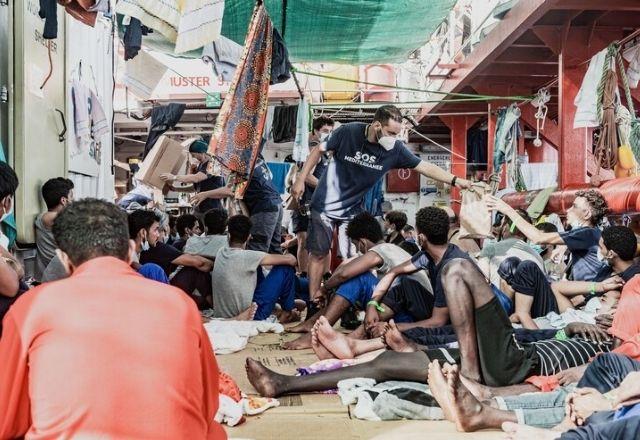 Segundo levantamento, mais de 29 mil migrantes chegaram a Itália este ano | Reprodução/Twitter SOSMedIntl