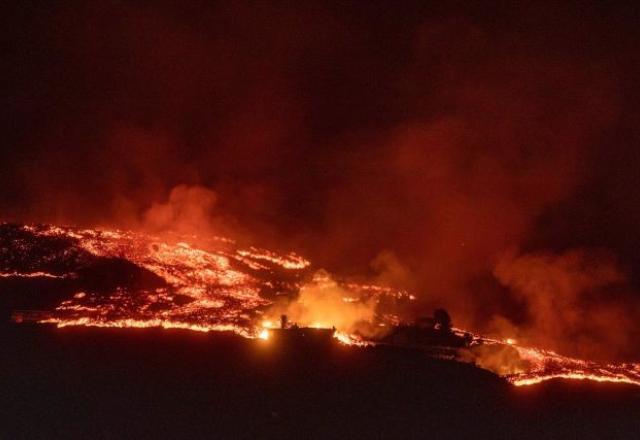 La Palma registra tremores e lava de vulcão já ocupa 656 hectares La Palma registra tremores e lava de vulcão já ocupa 656 hectares