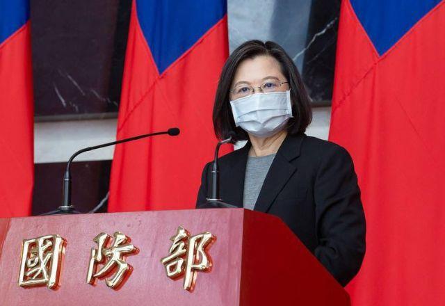 Tensão entre China e Taiwan vem se intensificando cada vez mais, sobretudo após a visita de autoridades norte-americanas em agosto | Reprodução/Twitter iingwen