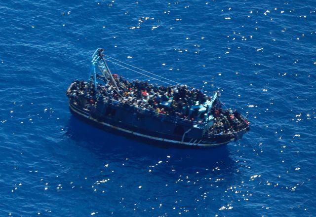 Crise migratória pelo Mar do Mediterrâneo vem se intensificando desde 2021, sobretudo com travessias à Itália | Reprodução/Twitter seawatch_intl