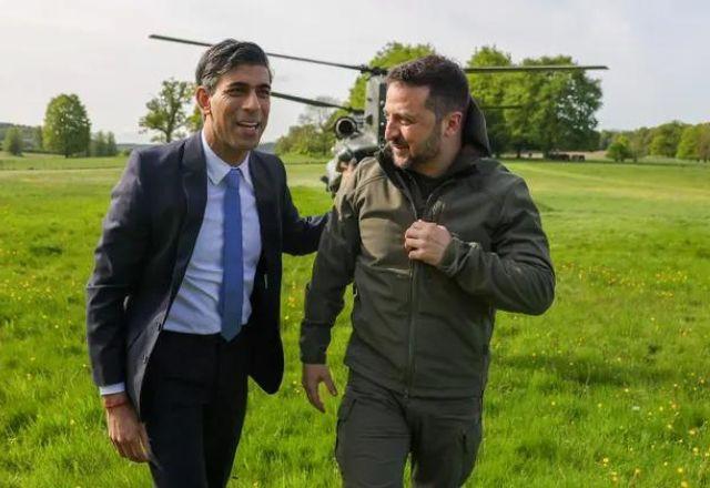 Zelensky desembarcou na Inglaterra um dia após se reunir com o presidente da França, Emmanuel Macron | Reprodução/UK