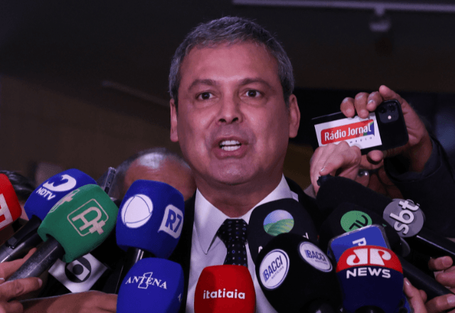 Líder do PT na Câmara dos Deputados, Lindbergh Farias, durante coletiva a imprensa no salão verde da Câmara | Foto: Lula Marques/Agência Brasil - 14.12.2025