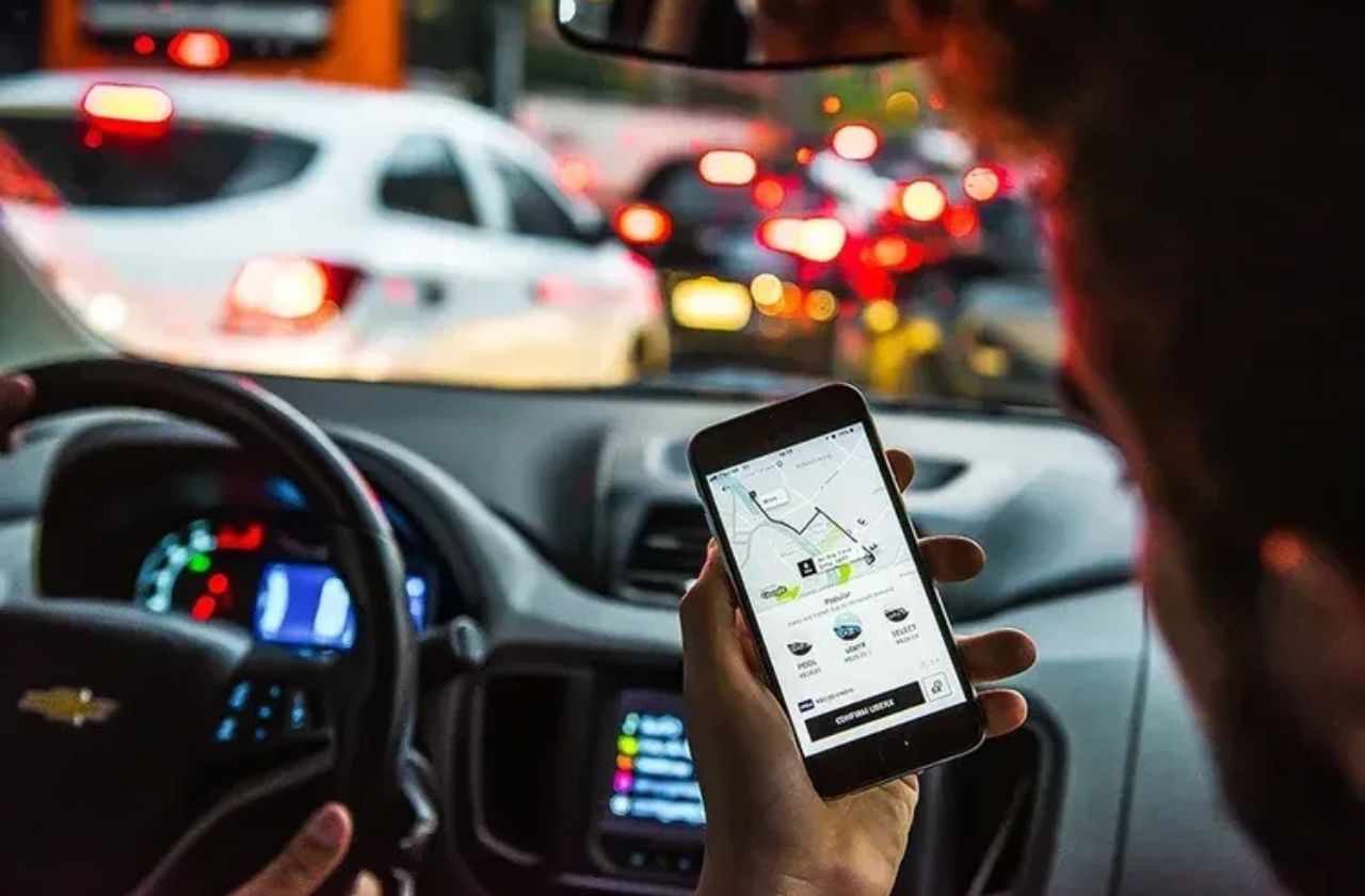 Justiça de PB condena Uber a indenizar religiosa após motorista recusar corrida em terreiro