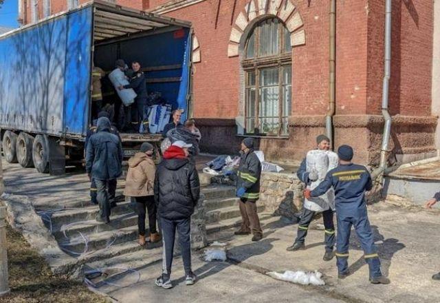 Lote será distribuído às famílias por membros da Cruz Vermelha ucraniana | UN/Ukraine