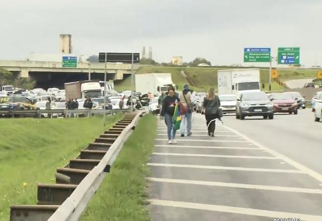 Um dos pontos de bloqueio em São Paulo