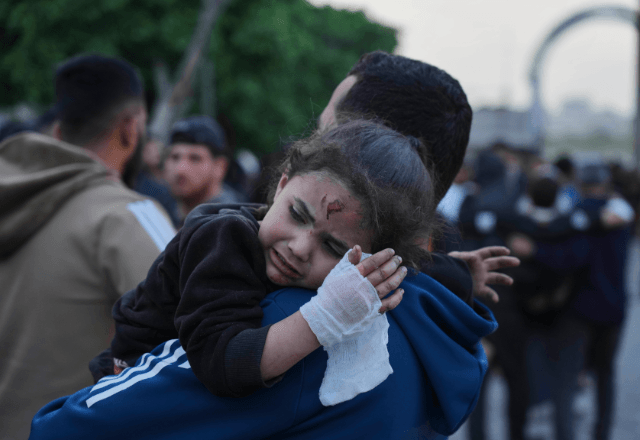 Ataque de Israel em escola de Gaza deixa pelo menos 27 mortos; 14 são crianças
