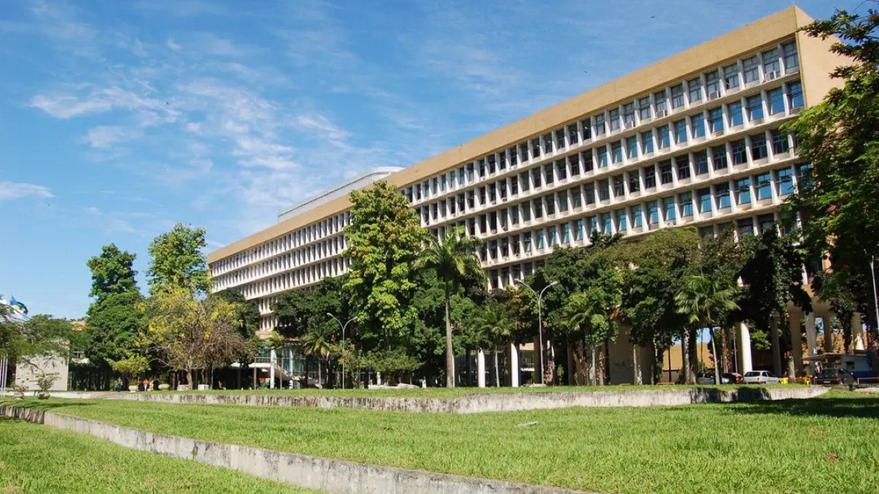 PF investiga fraudes em concurso público da UFRJ