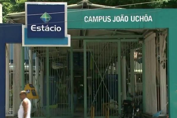 Universidades demitiram mais de 700 professores em São Paulo e no RJ Universidades demitiram mais de 700 professores em São Paulo e no RJ