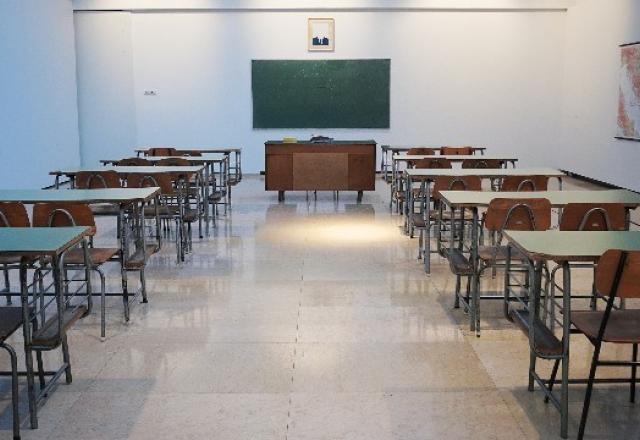 Escola (Ivan Aleksic / Unsplash)