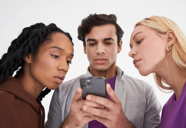 Usar celular em excesso pode causar a "Brain rot" | Freepik