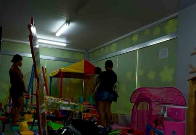 Usuária de droga abandona filho na lixeira para beber