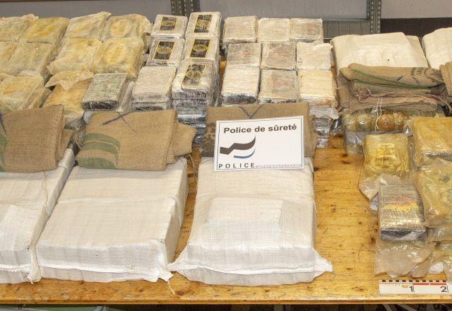 Funcionários da Nespresso encontram 500 kg de cocaína em carga de café Funcionários da Nespresso encontram 500 kg de cocaína em carga de café